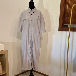 Nike ACG Orb Weaver dry fit Light Gray dress size small